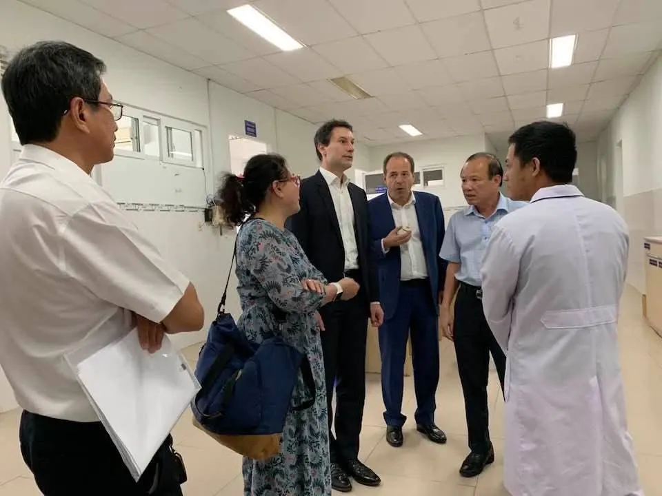Làm việc cùng chuyên gia